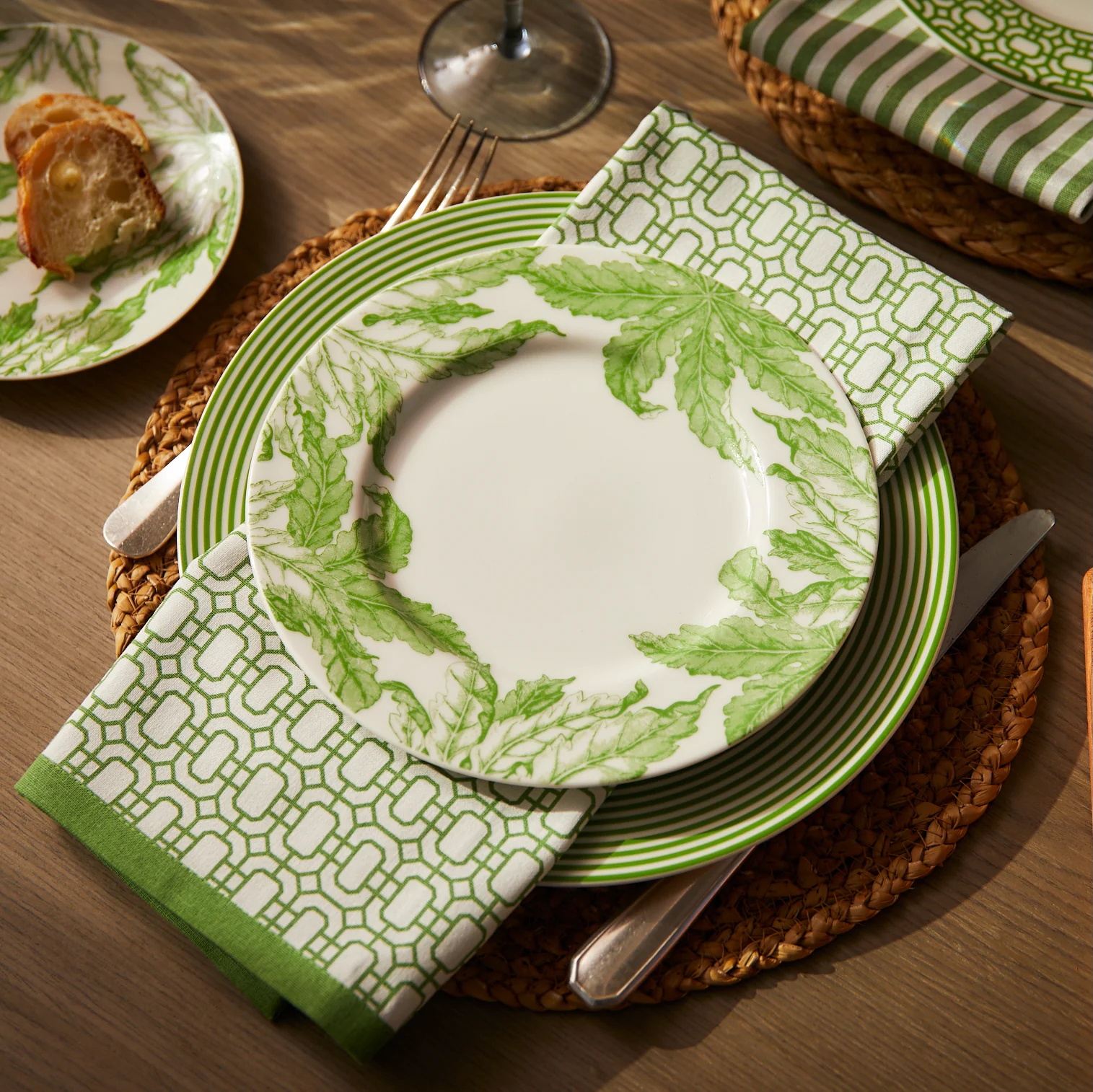 newport-stripe-rimmed-dinner-plate-2.jpeg
